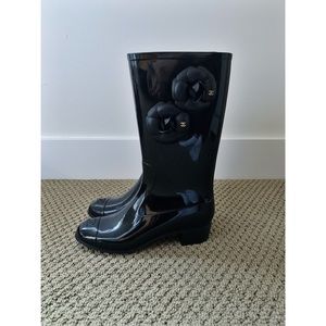 Black CHANEL rain boots, Camellia